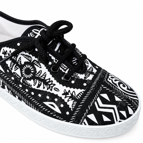 Chaussures Femme en toile noires et blanches à lacets