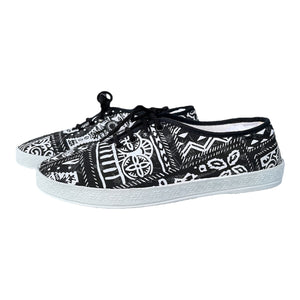 Chaussures Femme en toile noires et blanches à lacets