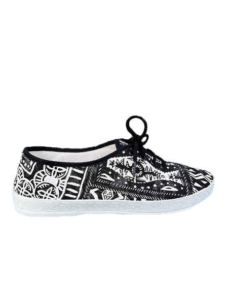 Chaussures Femme en toile noires et blanches à lacets