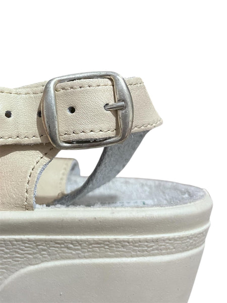 Chaussures sandales Femme compensées Modelle blanches et beiges