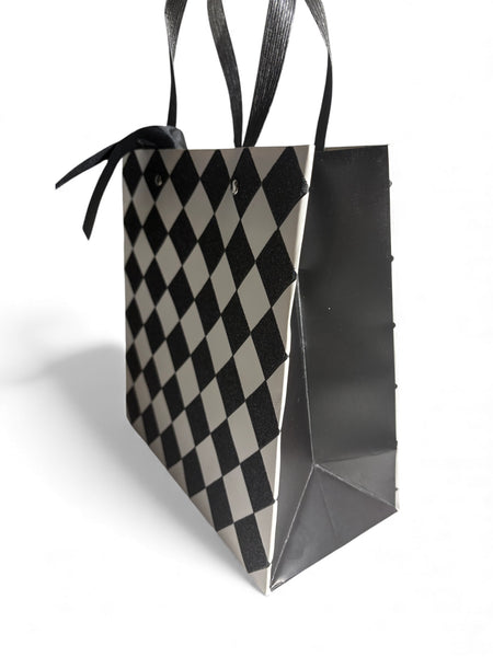 Sac cadeau noir et blanc carreau à lanières 22 x 22 x 10 cm